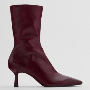 🔥MOVING SALE🔥NEW LEATHER HEELED ANKLE Boot 6